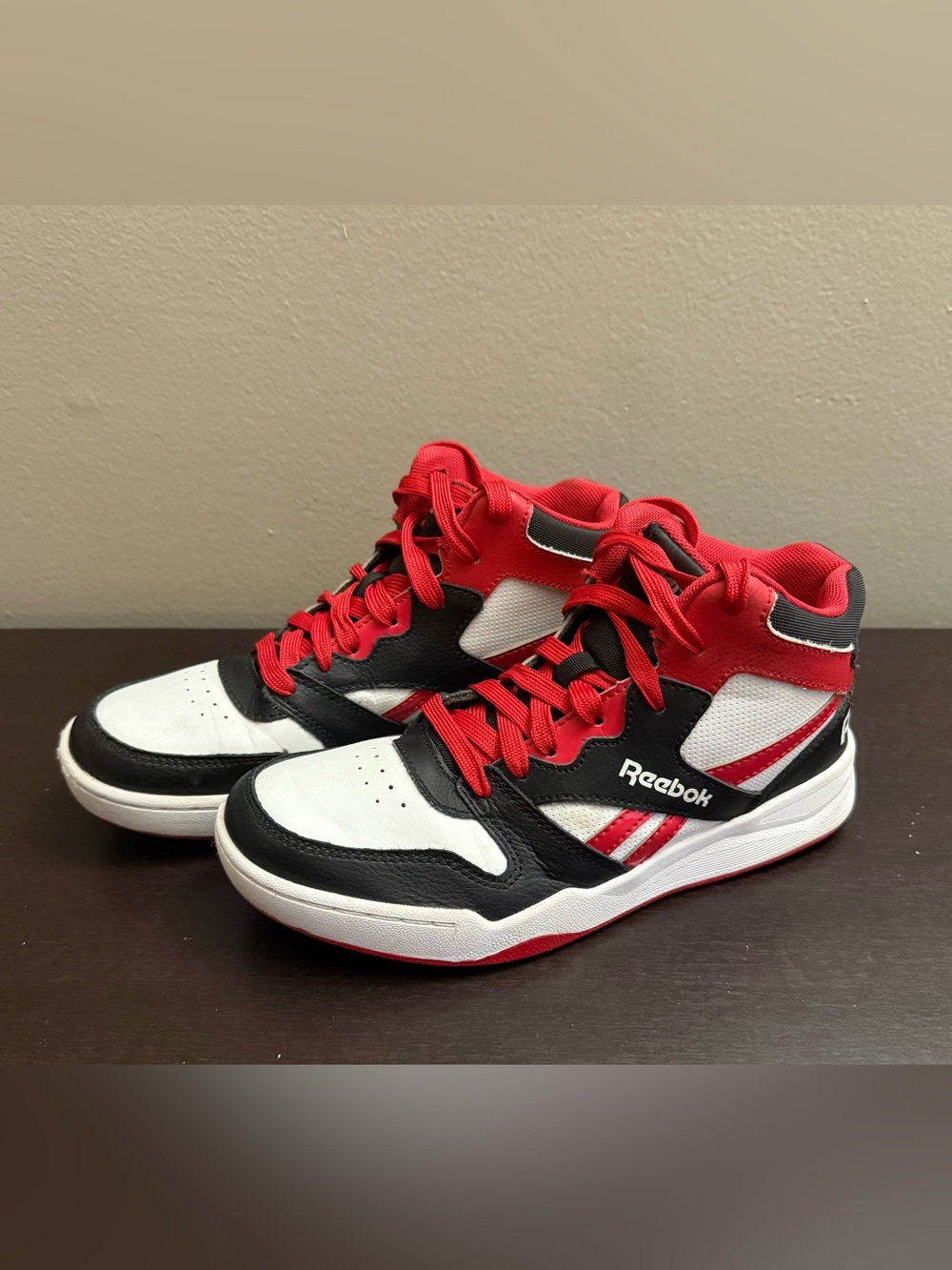 Reebok Court Basketball High Top Shoes BB4500 Youth Boys Size 4